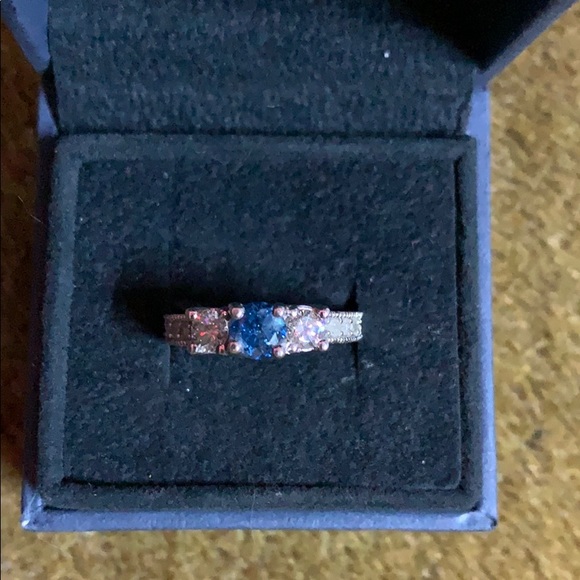 Blue Diamond certified Pompeii3 engagement ring - Picture 2 of 9